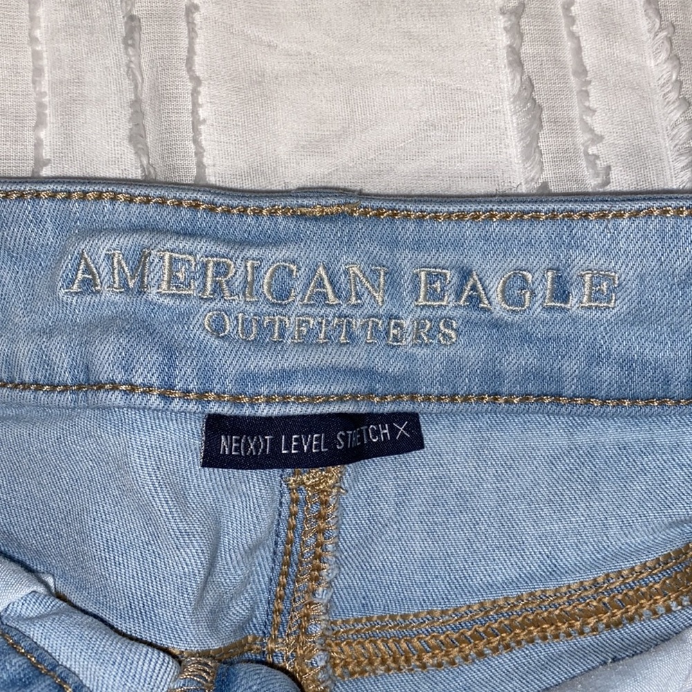 American Eagle size 00 light wash hi-rise shorties - Picture 3 of 5